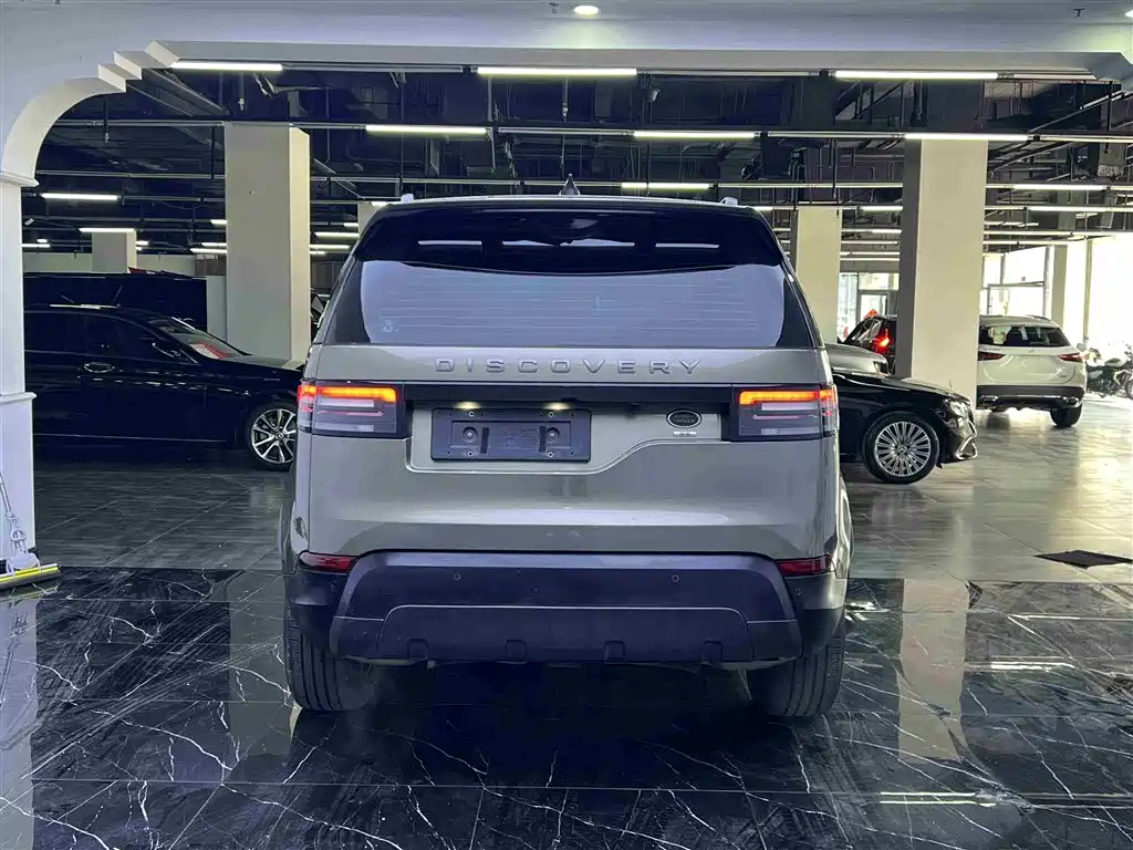 Land Rover Discovery 2017 — фото 18