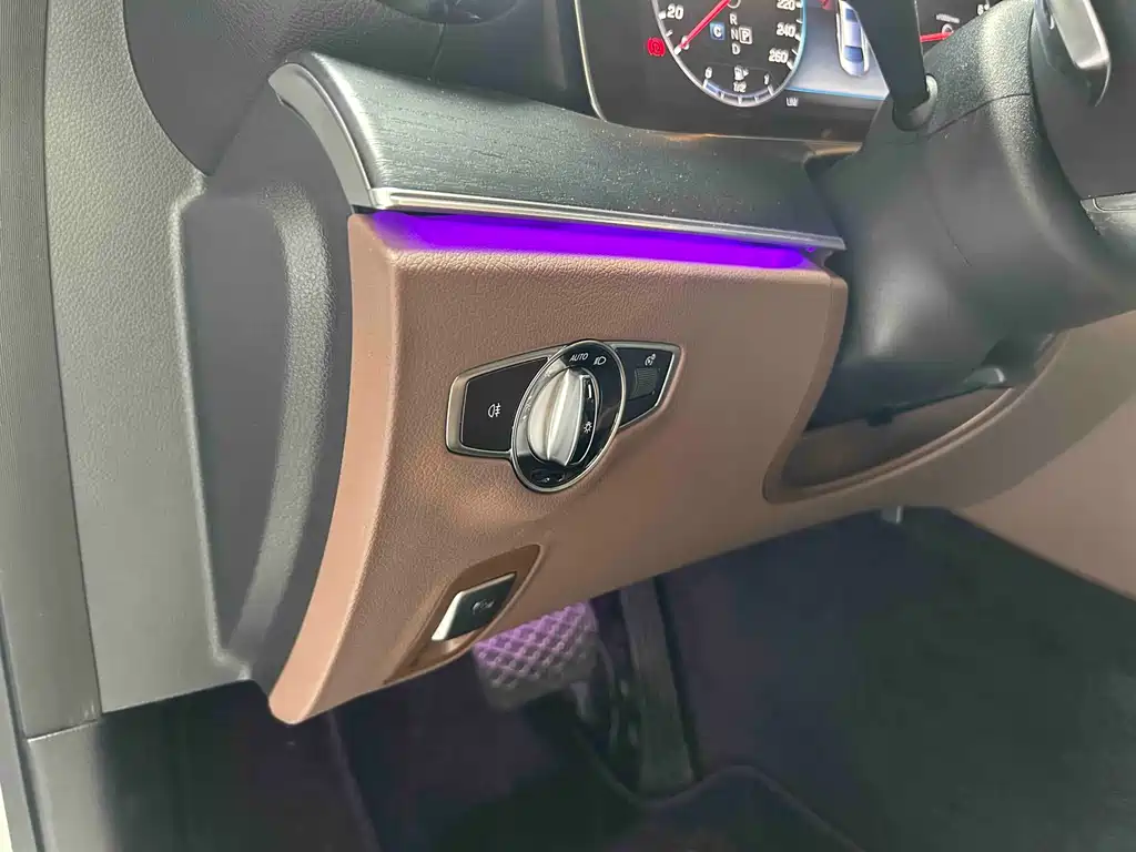 Mercedes-Benz E-Class 2019 — фото 14