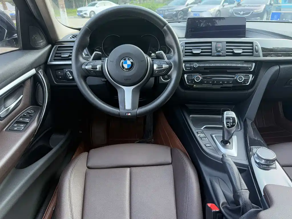 BMW 3 Series 2019 — фото 10