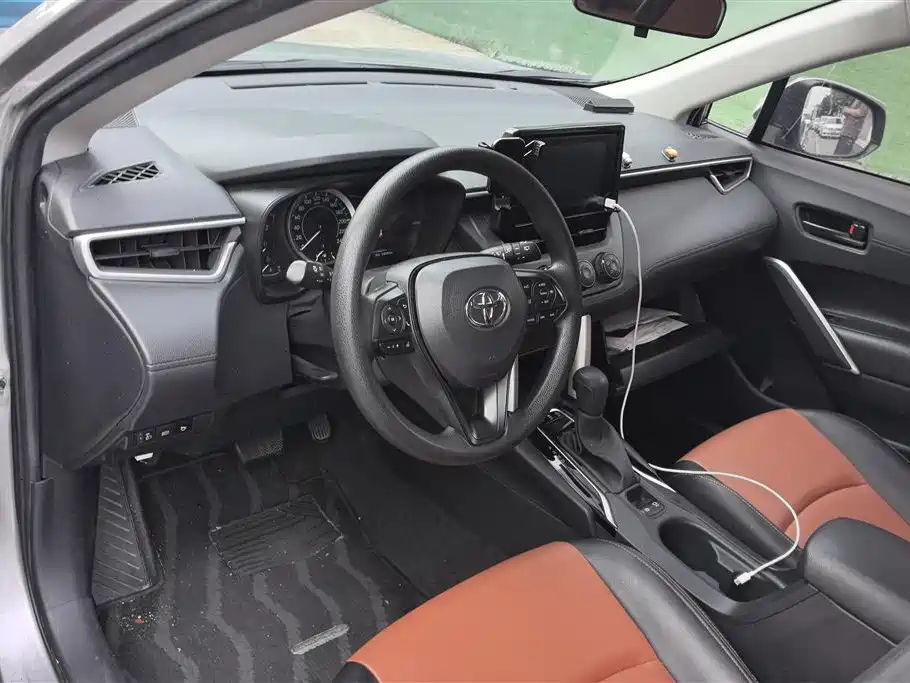 Toyota Corolla Cross 2022 — фото 12