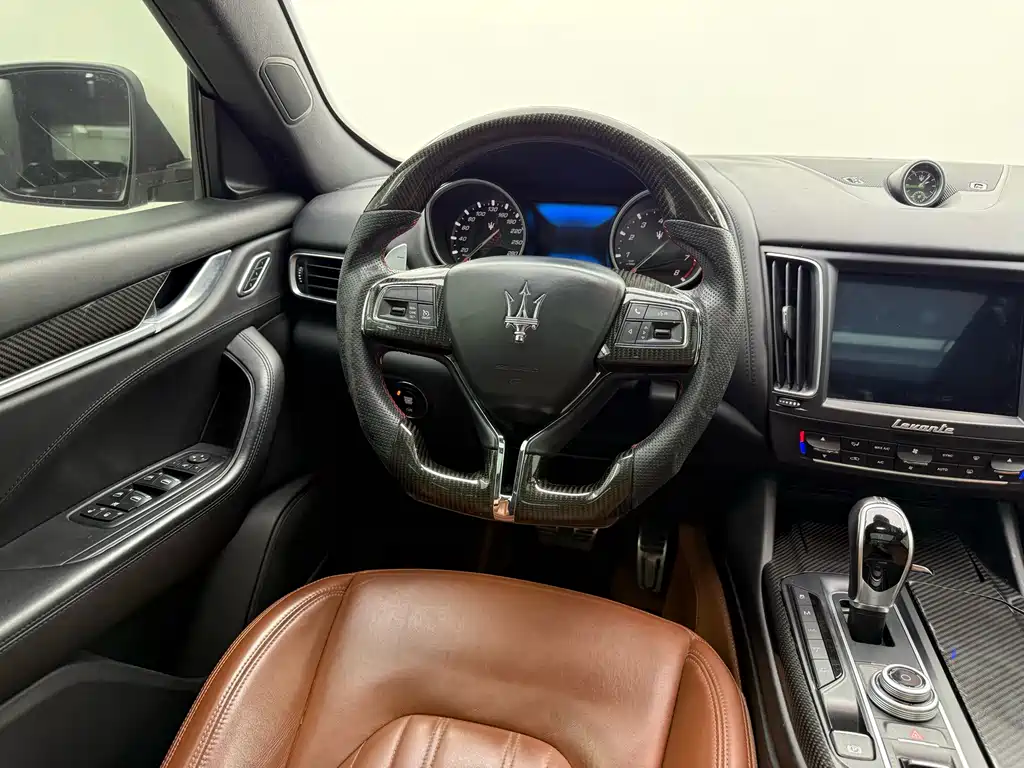 Maserati Levante 2017 — фото 13