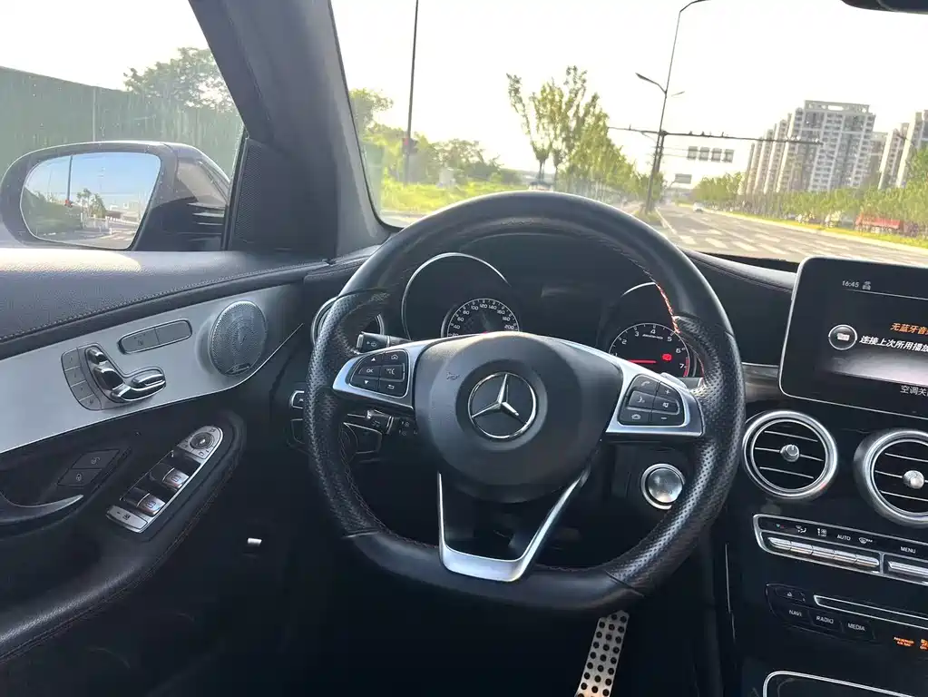 Mercedes-Benz GLC AMG 2018 — фото 14