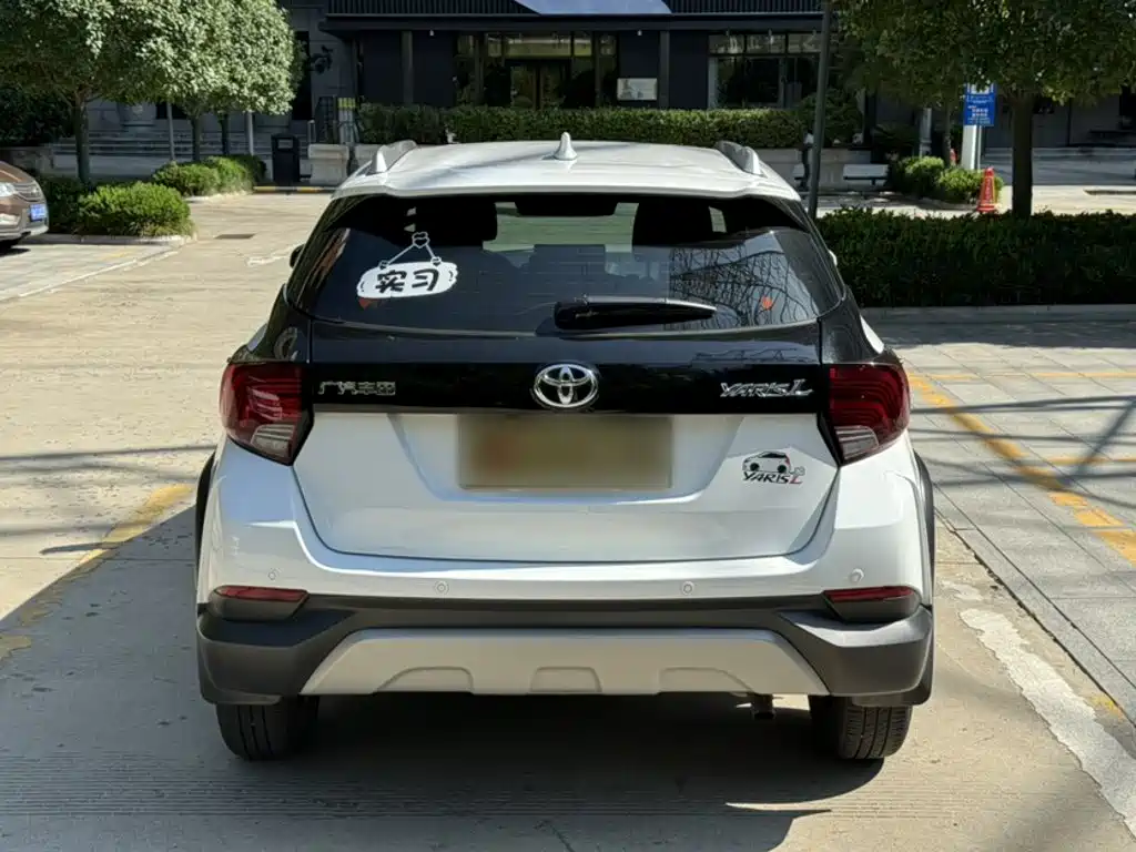 Toyota Yaris L 2022 — фото 11