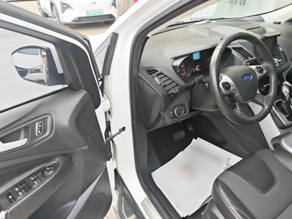 Ford Kuga 2016 — фото 16
