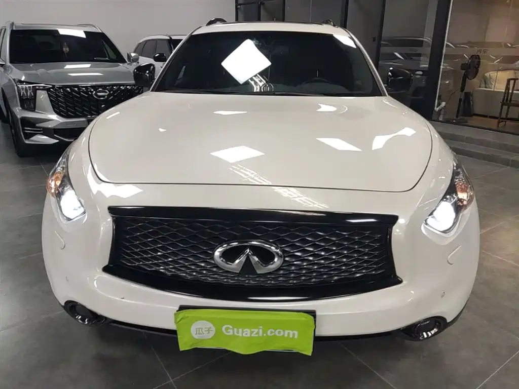 Infiniti QX70 2018 — фото 3