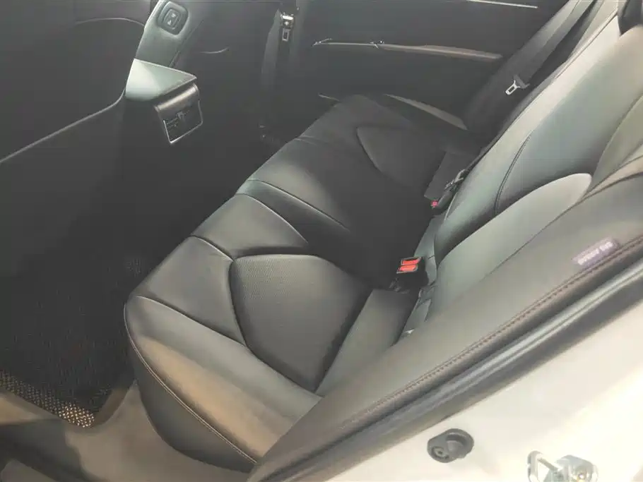 Toyota Camry 2022 — фото 11