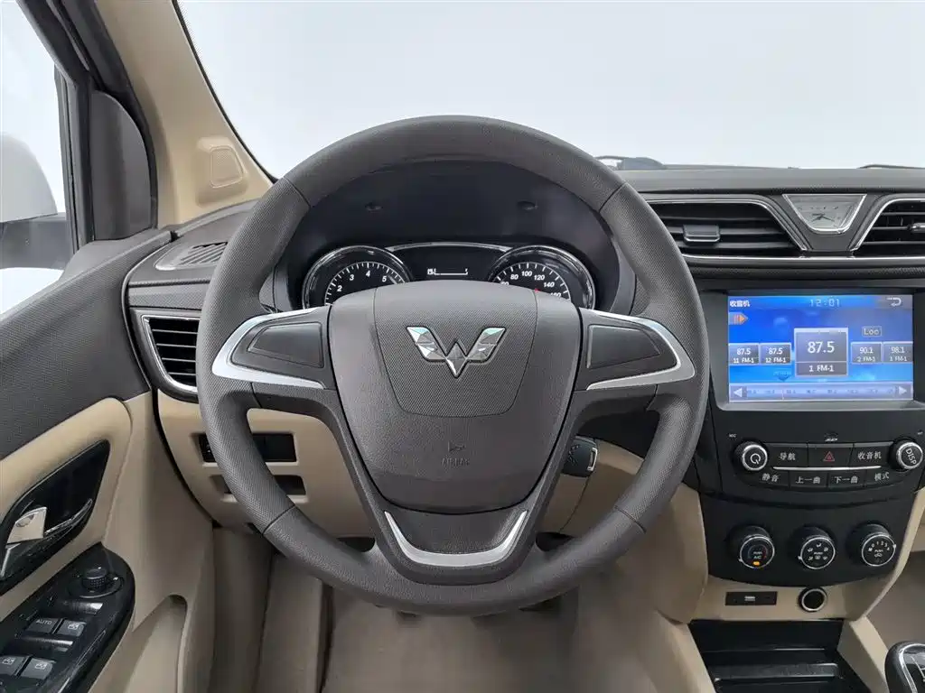 Wuling Hongguang 2016 — фото 11