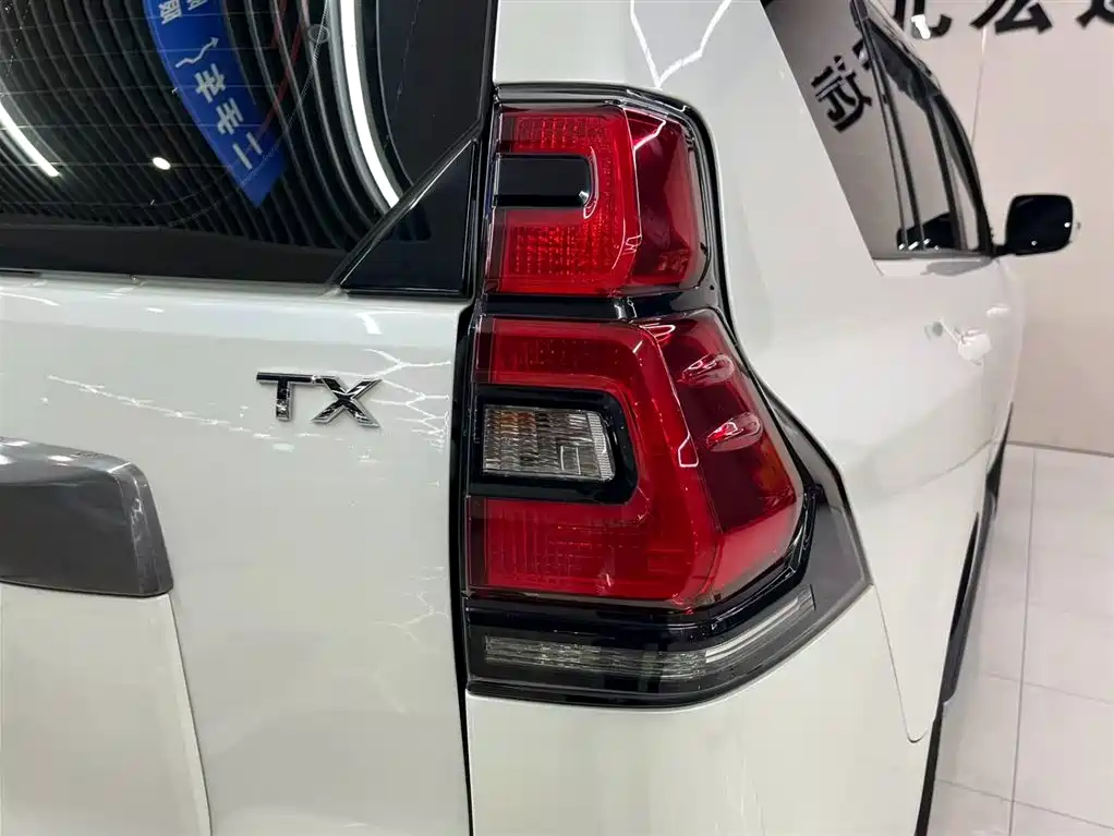 Toyota Prado 2018 — фото 16