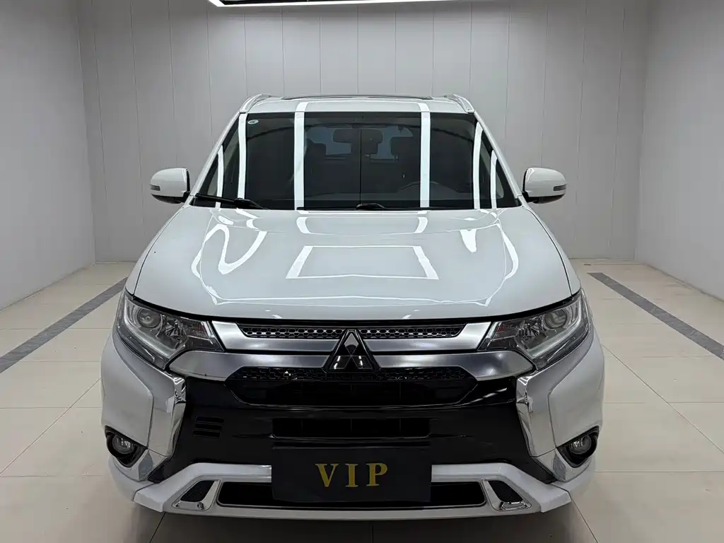 Mitsubishi Outlander 2021 — фото 2