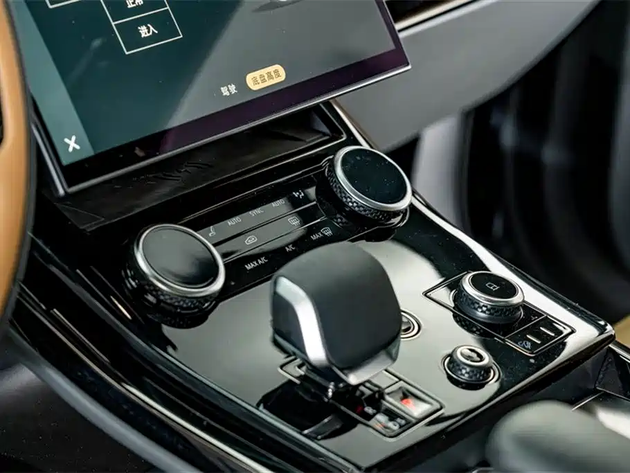 Land Rover Sport 2023 — фото 12