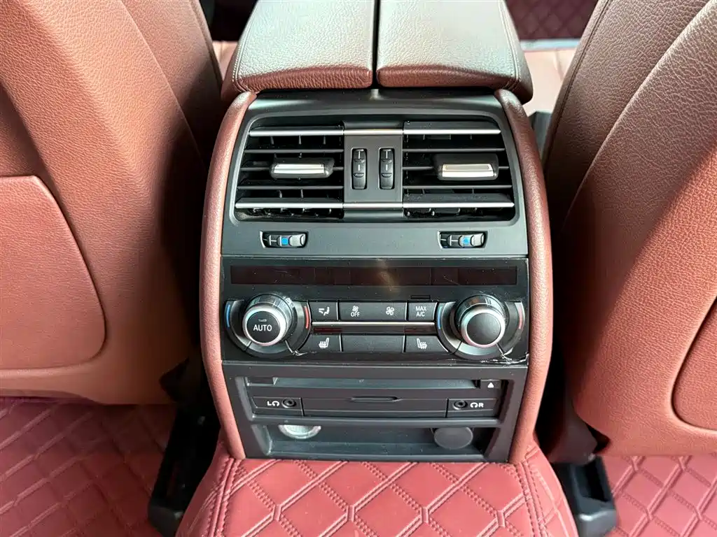 BMW 7 Series 2015 — фото 29