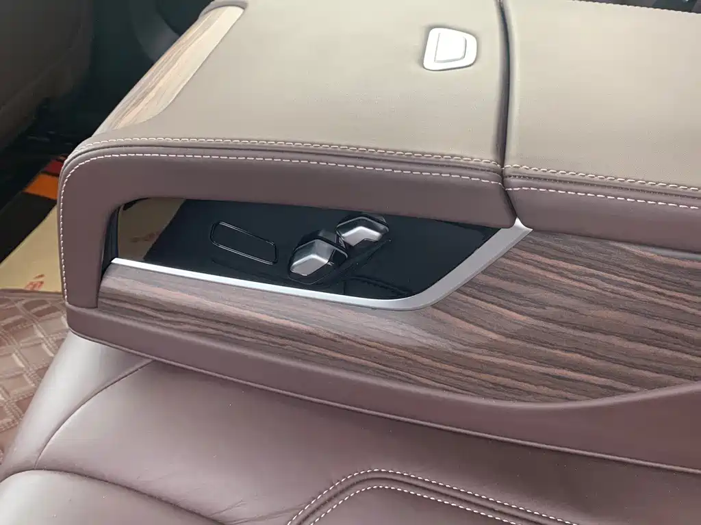 BMW 5 Series 2018 — фото 15