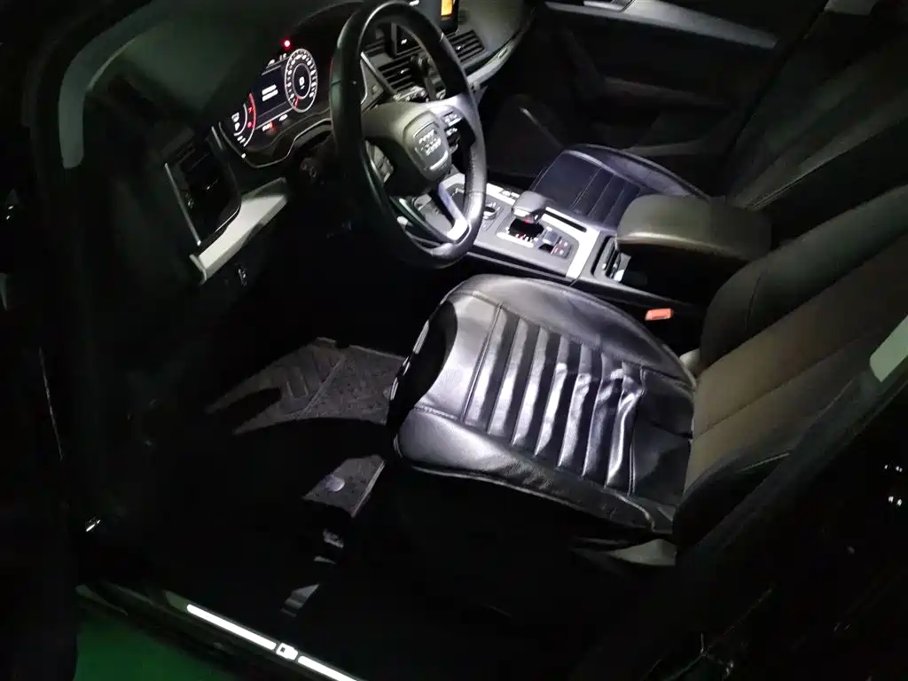 Audi Q5L 2019 — фото 12