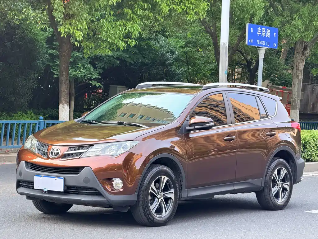 Toyota RAV4 2015