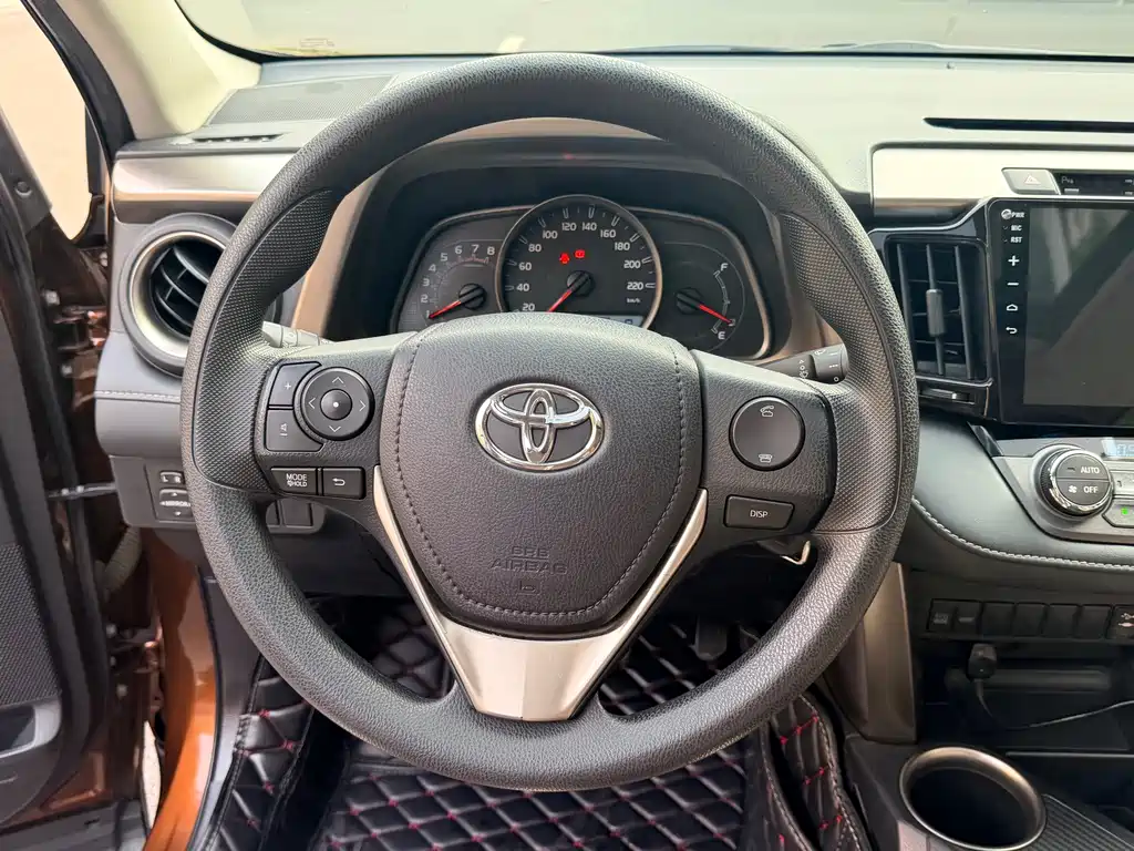 Toyota RAV4 2015 — фото 14