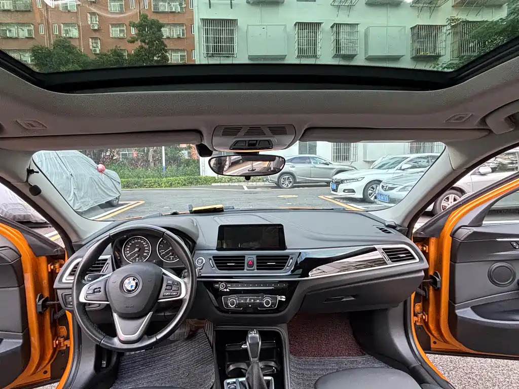 BMW 1 Series 2018 — фото 15