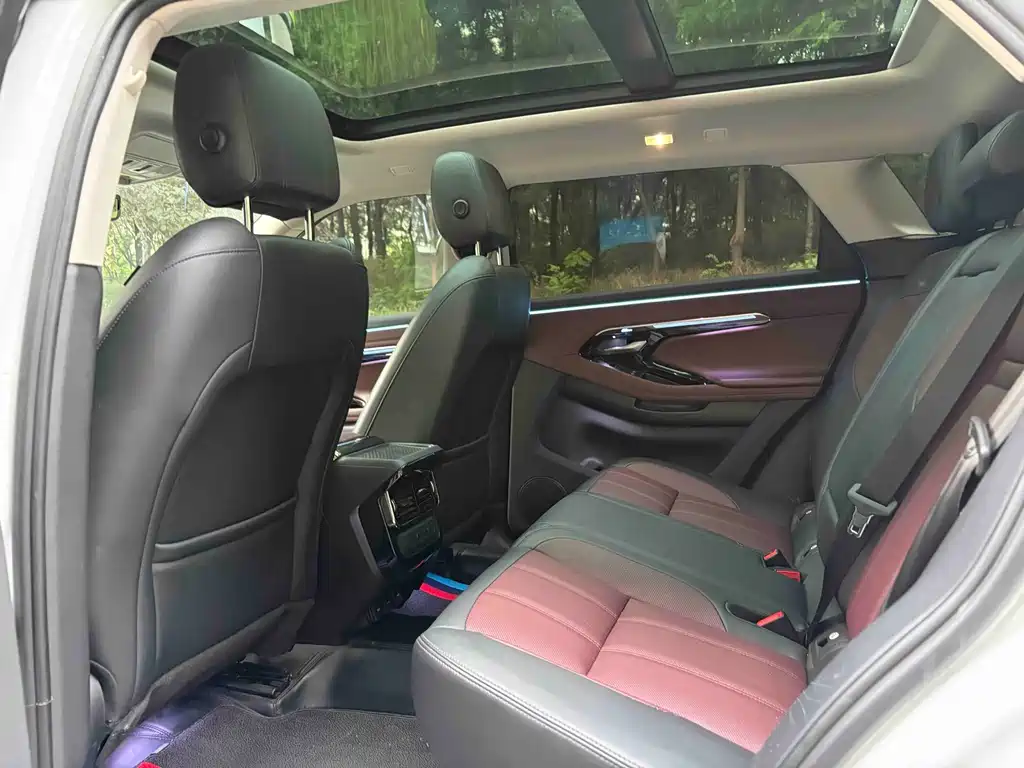 Land Rover Evoque 2023 — фото 8