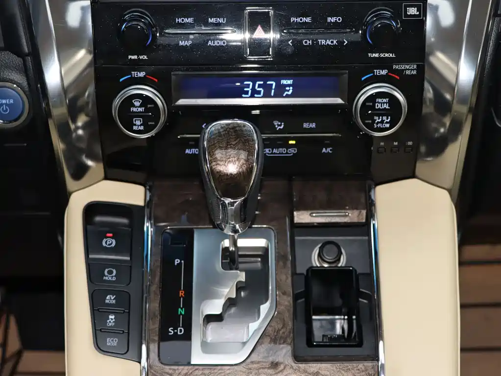 Toyota Vellfire 2023 — фото 11