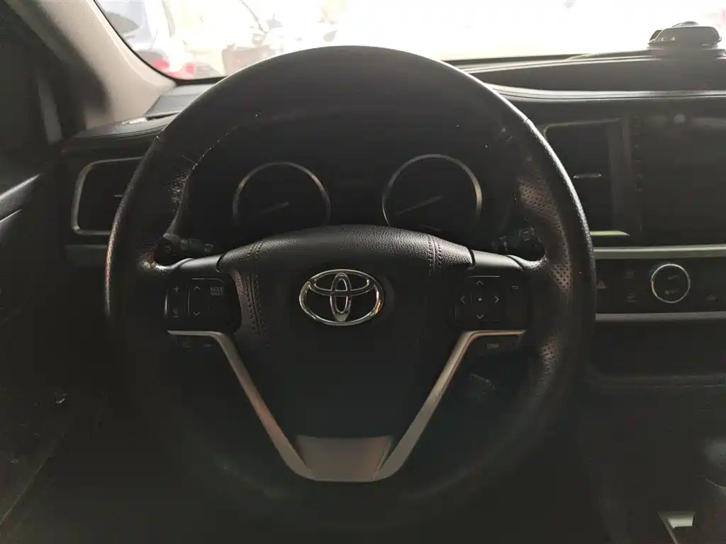 Toyota Highlander 2017 — фото 6