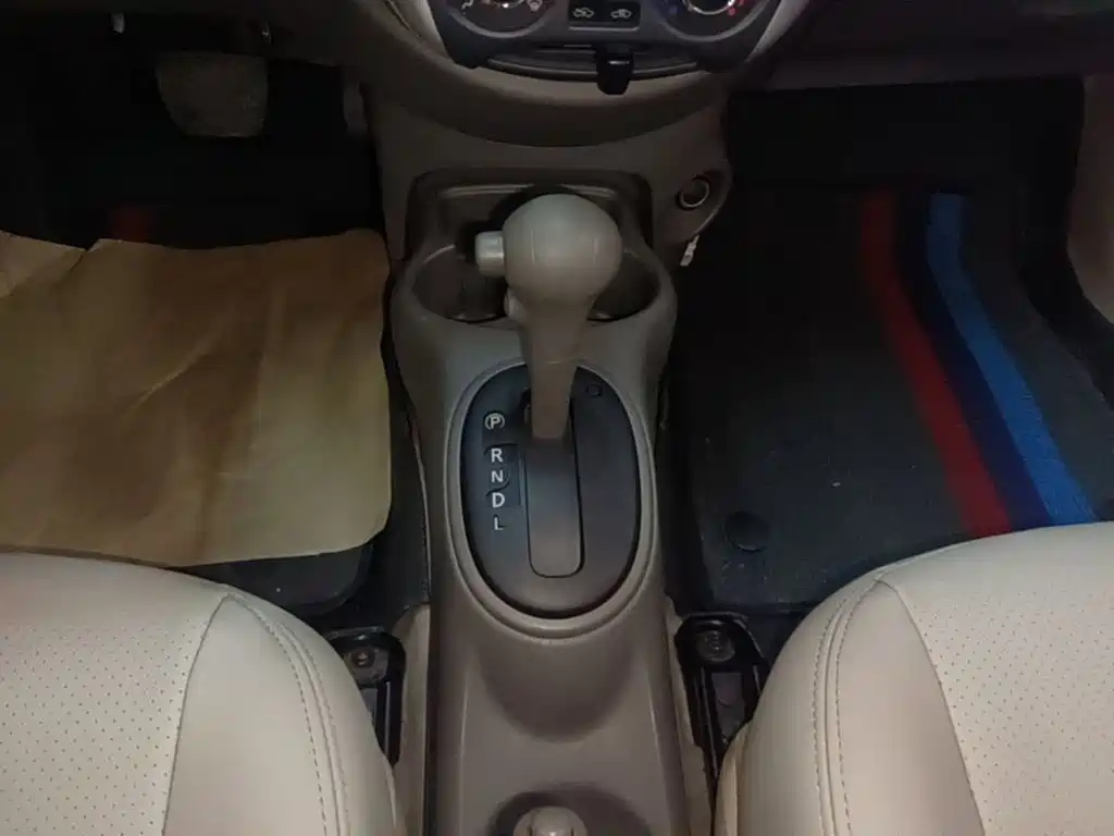 Nissan Sunny 2017 — фото 14