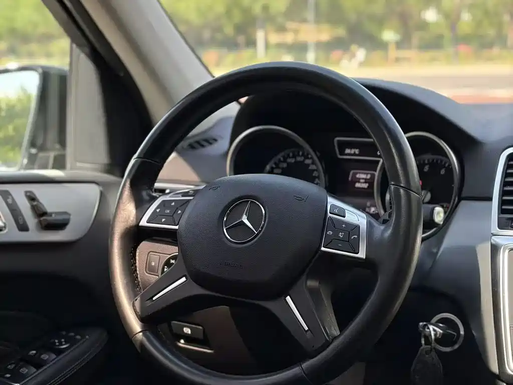 Mercedes-Benz M-Class 2015 — фото 9