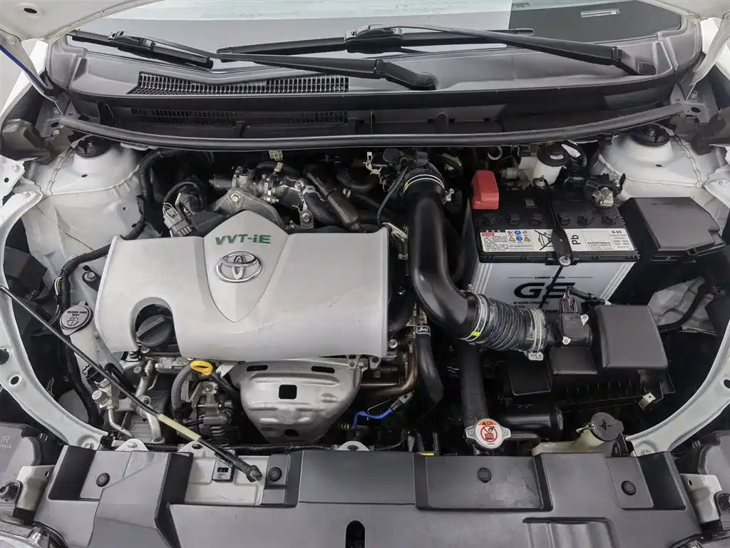 Toyota Yaris L 2021