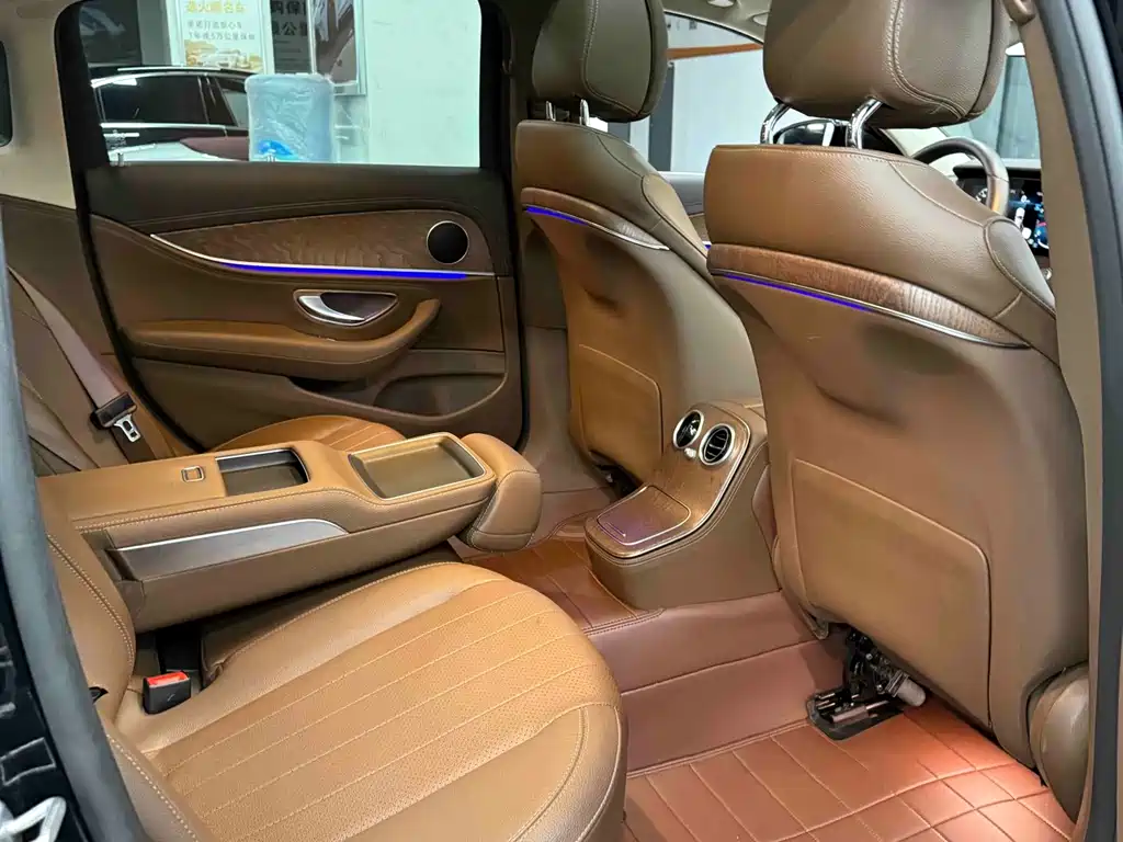 Mercedes-Benz E-Class 2022 — фото 14