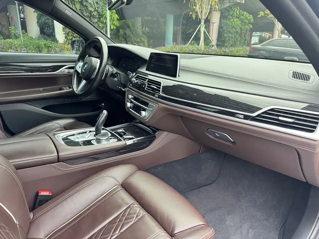 BMW 7 Series 2021 — фото 10