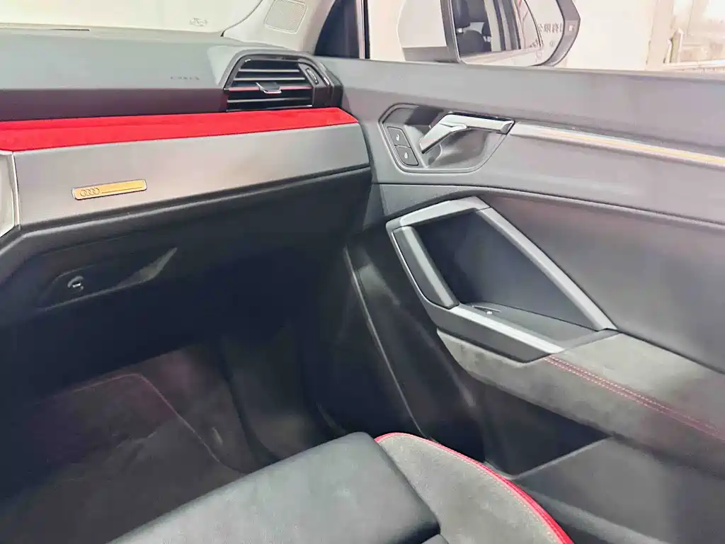 Audi Q3 Sportback 2021 — фото 16
