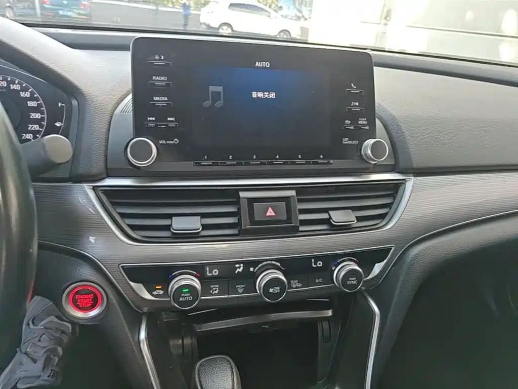 Honda Accord 2018 — фото 13