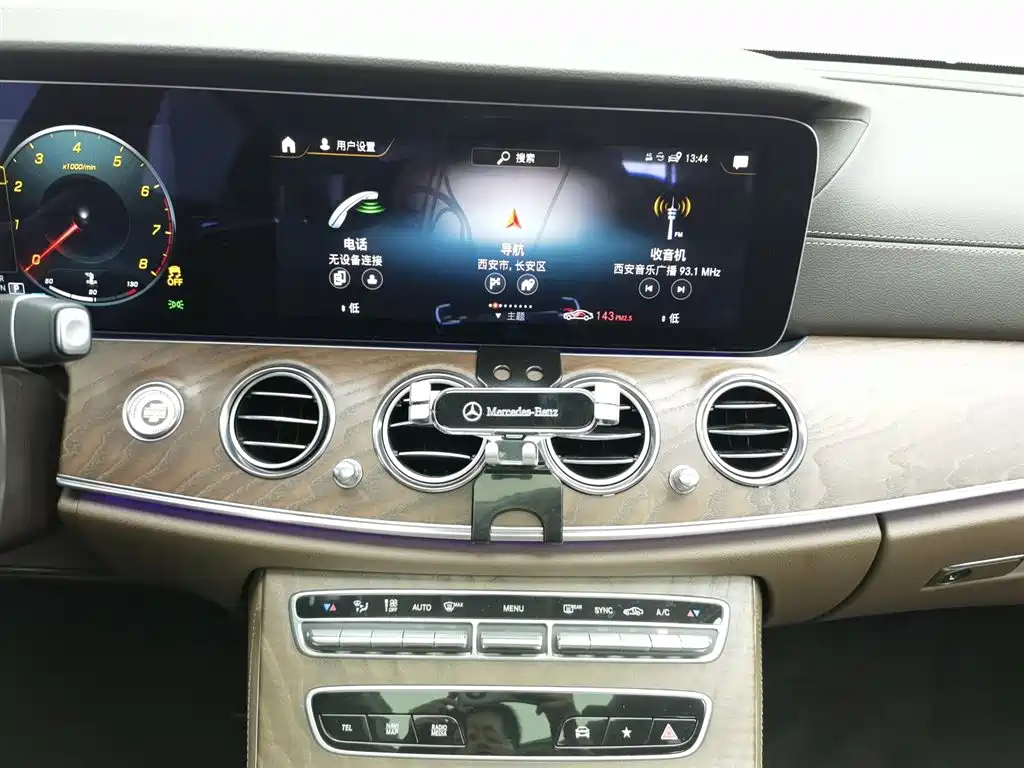 Mercedes-Benz E-Class 2023 — фото 12