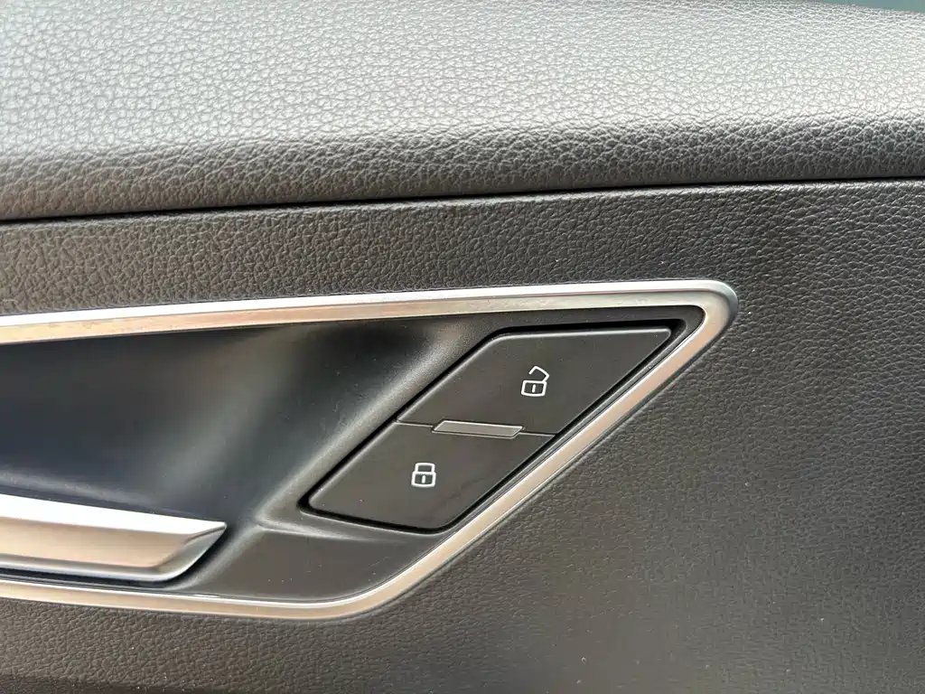Audi Q2L 2023 — фото 30