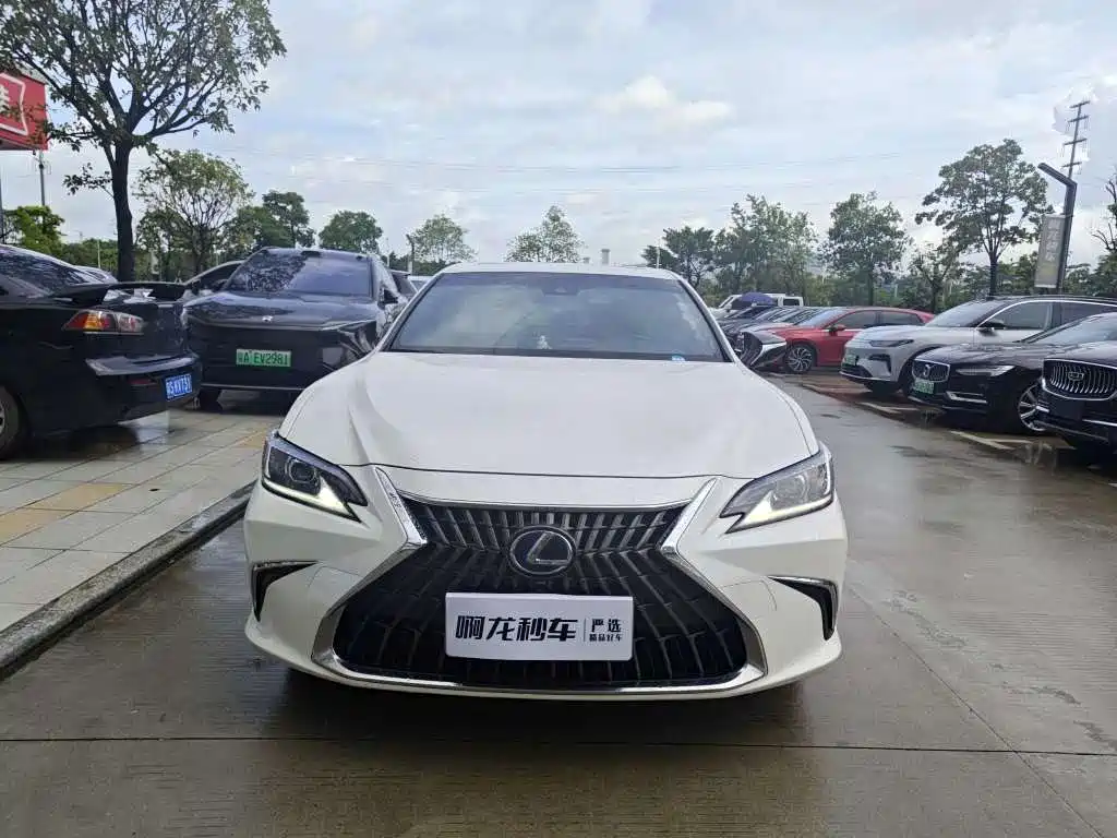 Lexus ES 2021