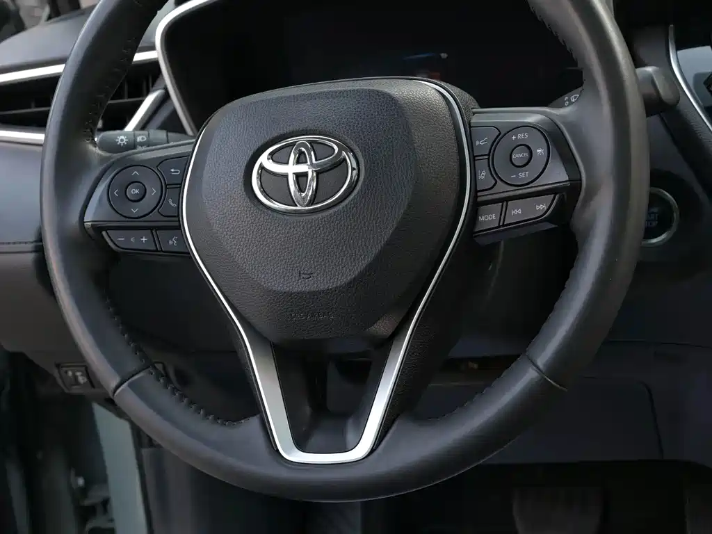 Toyota Corolla Cross 2022 — фото 11