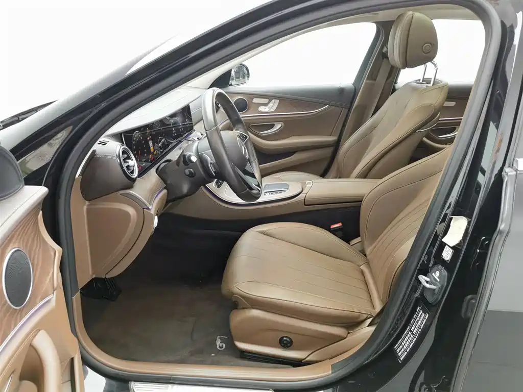 Mercedes-Benz E-Class 2023 — фото 10