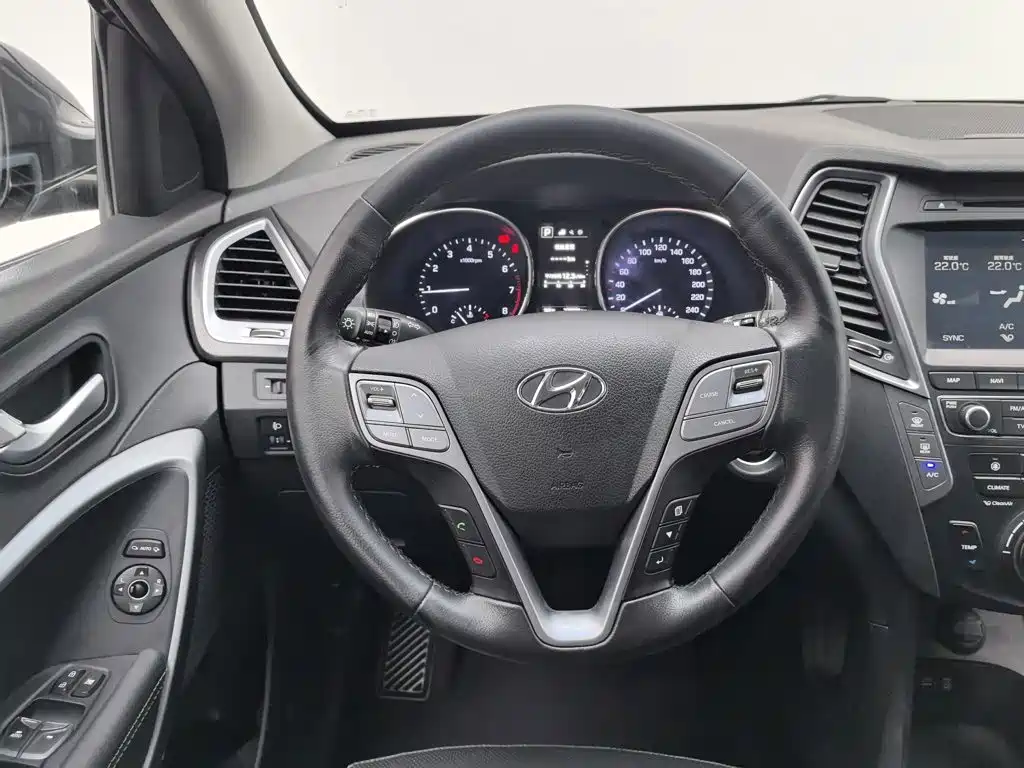 Hyundai Santa Fe 2019 — фото 11