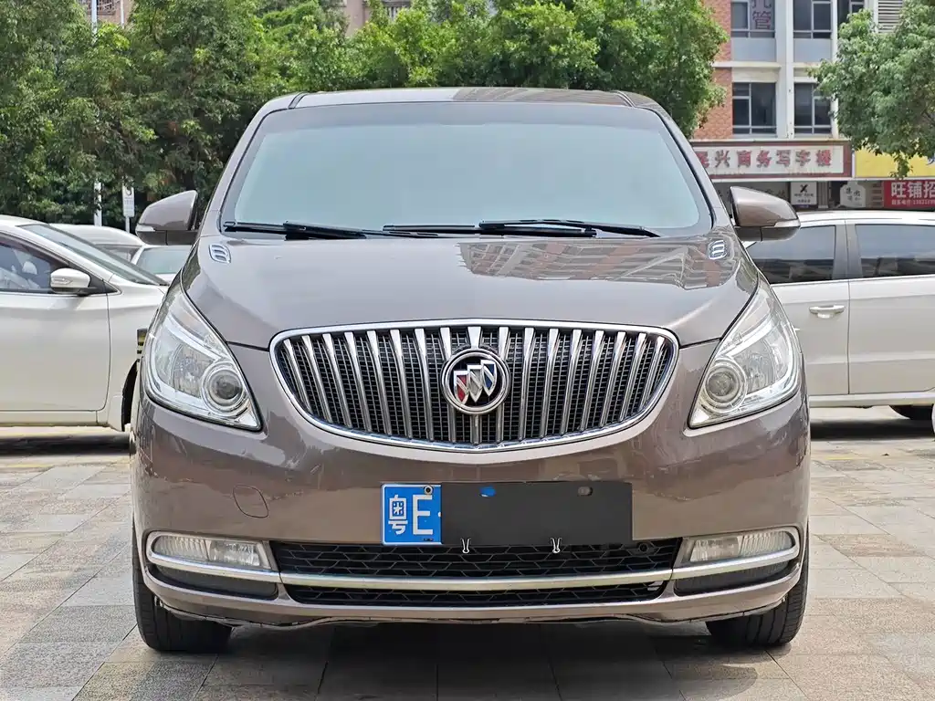 Buick GL8 2015 — фото 2