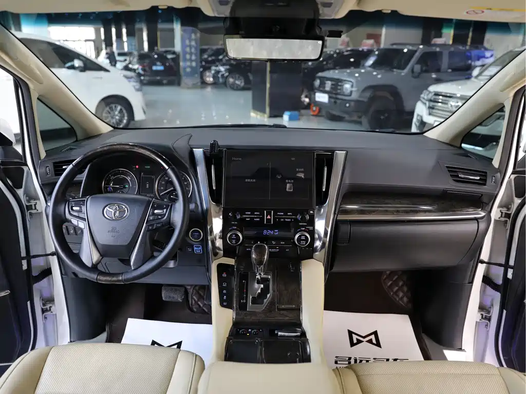 Toyota Alphard 2022 — фото 12
