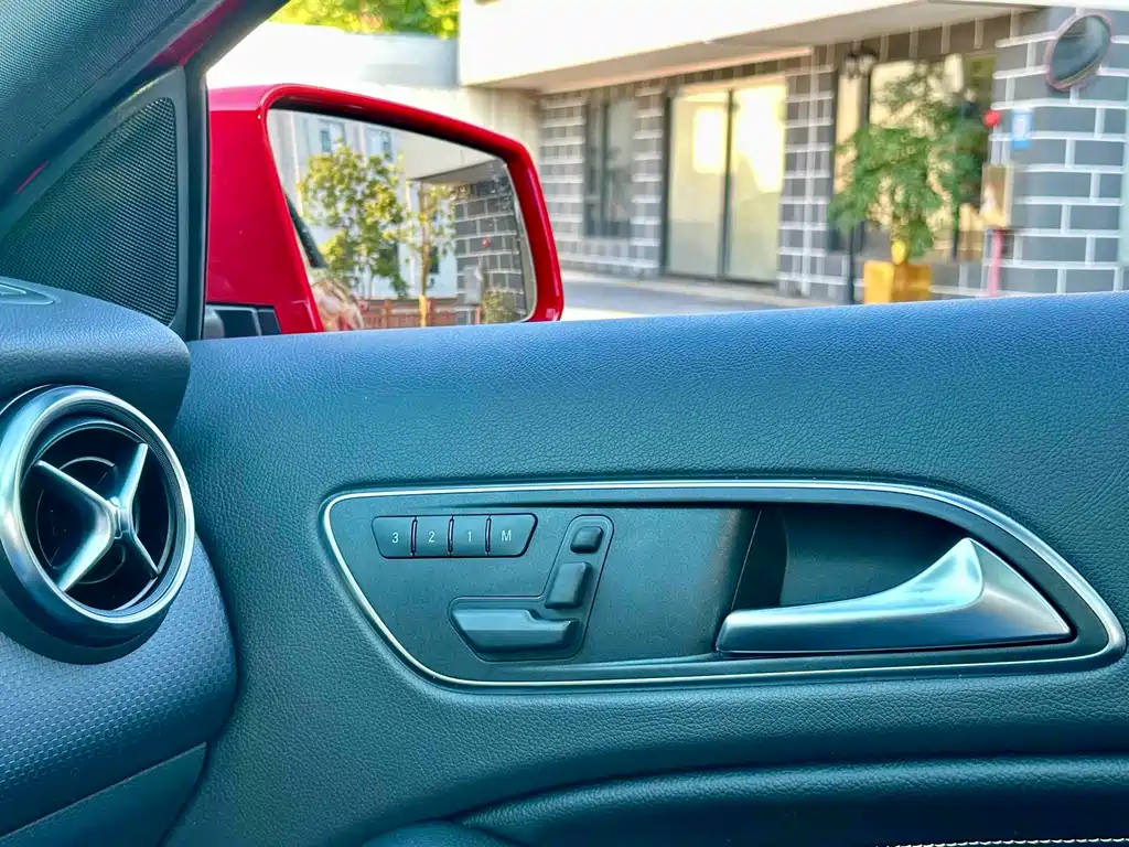Mercedes-Benz A-Class 2015 — фото 21