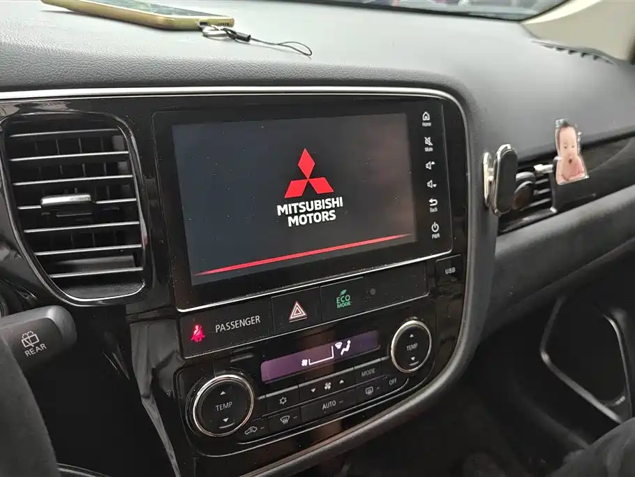 Mitsubishi Outlander 2020 — фото 13