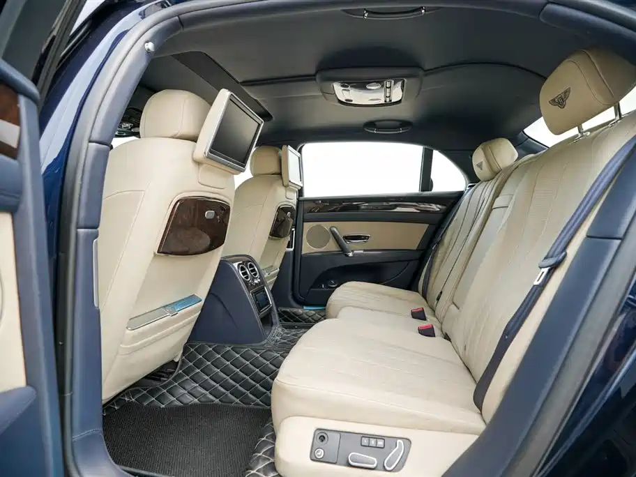 Bentley Flying Spur 2015 — фото 12