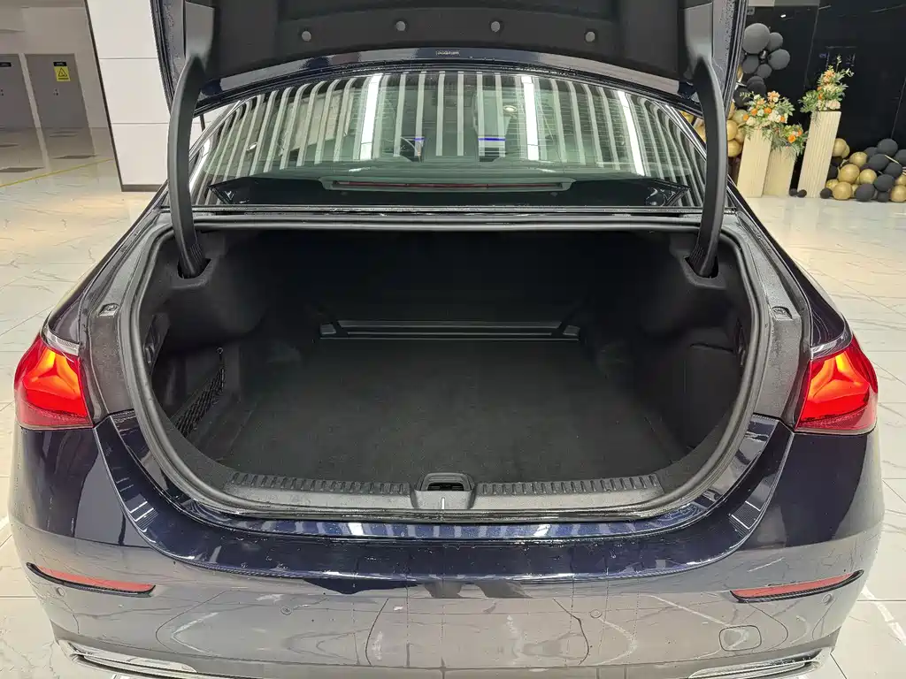 Mercedes-Benz E-Class 2023 — фото 17