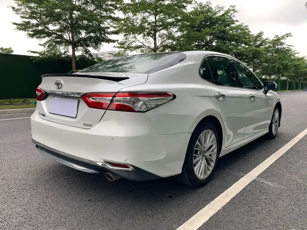 Toyota Camry 2020 — фото 4