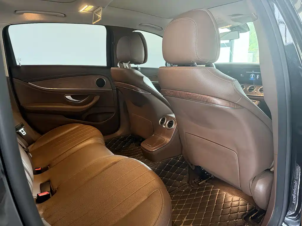 Mercedes-Benz E-Class 2022 — фото 11