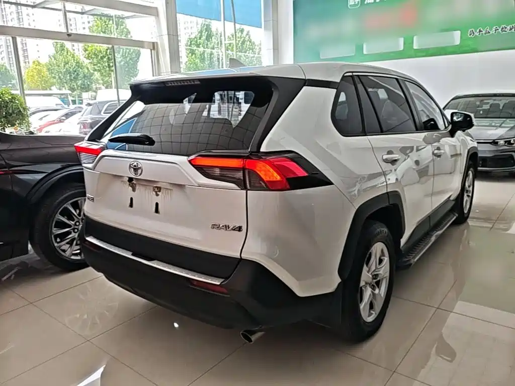 Toyota RAV4 2021
