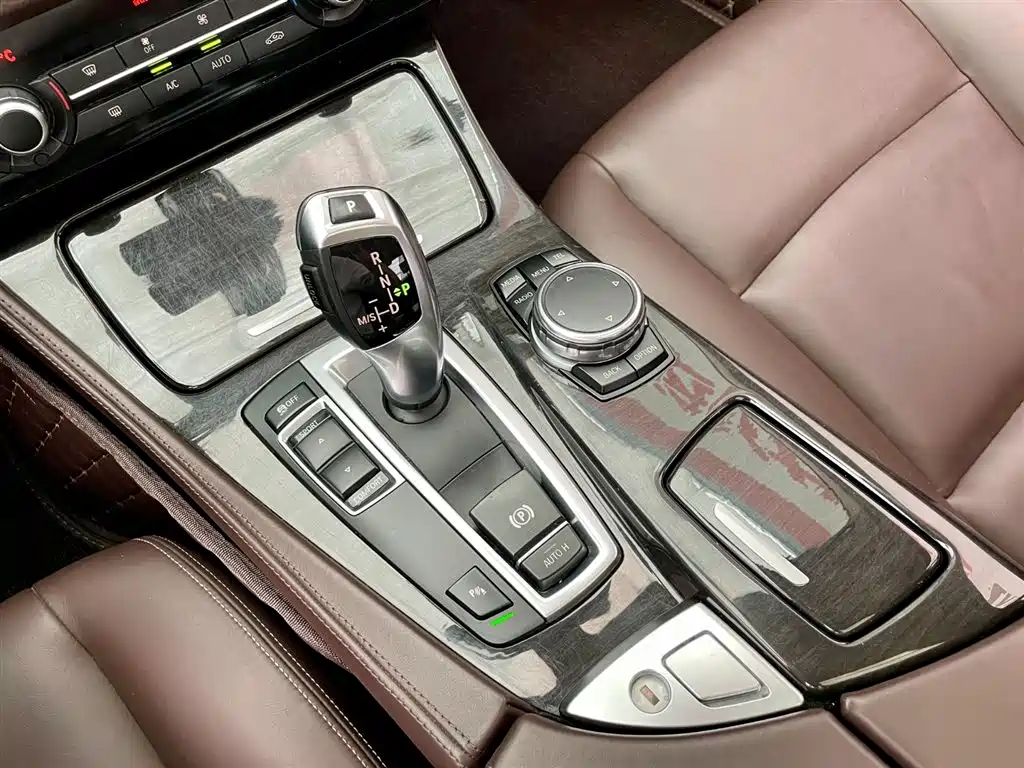 BMW 5 Series 2016 — фото 10