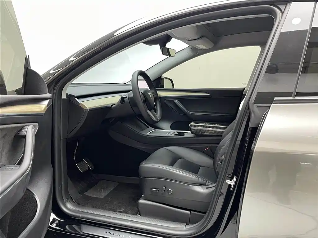 Tesla Model Y 2023 — фото 4