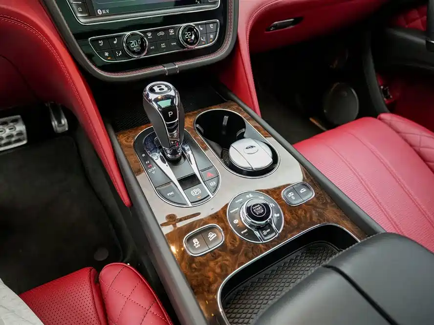 Bentley Bentayga 2016 — фото 12