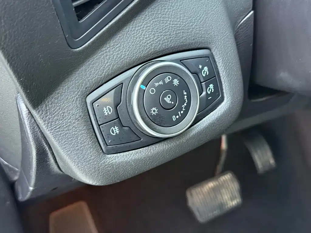 Ford Kuga 2016 — фото 12