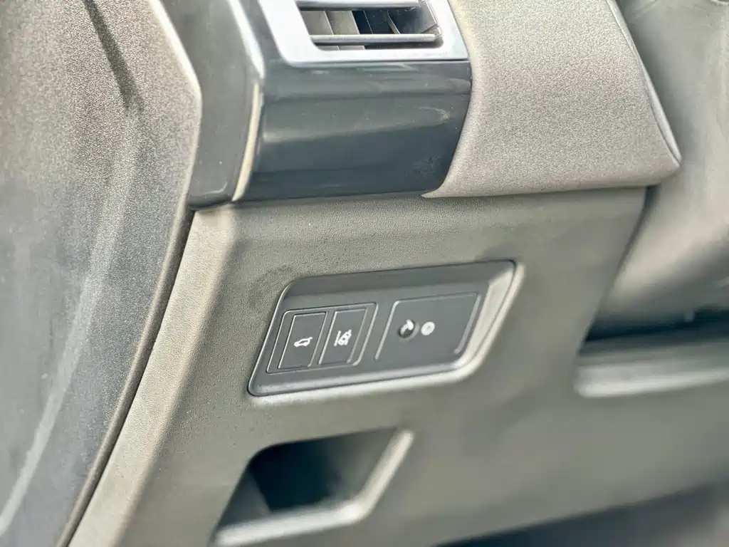 Land Rover Discovery 2018 — фото 19